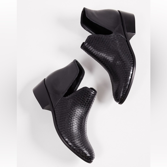 Kaanas Como Scale Booties - Picture 4 of 13